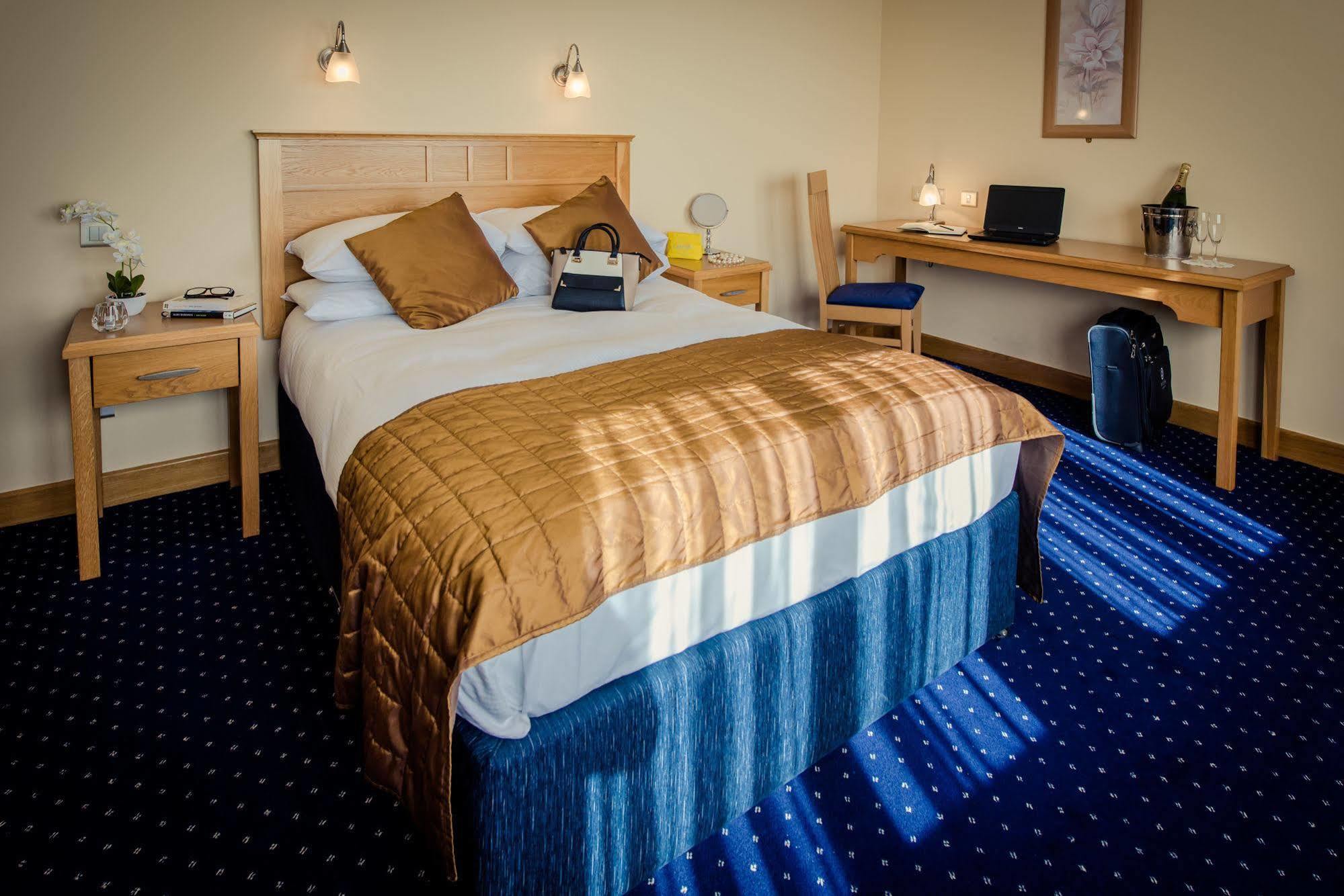 Rochestown Lodge Hotel دون لاوجير المظهر الخارجي الصورة